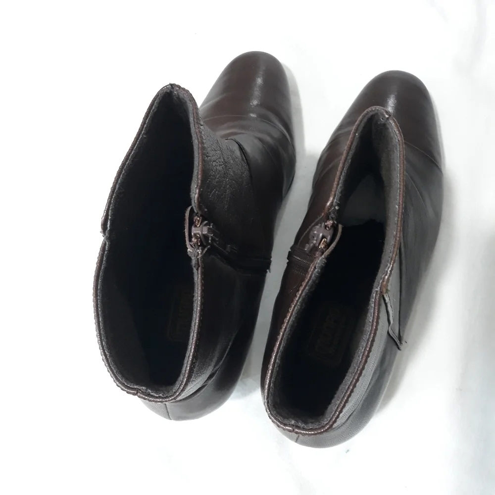 Munro American Leather Brown Ankle Boots Zippered Size 11 M